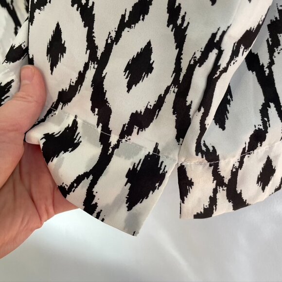 VIOLET CLAIRE Plus Size White ish Black Ikat Boho Short Dolman Sleeve Blouse Top - Picture 8 of 16